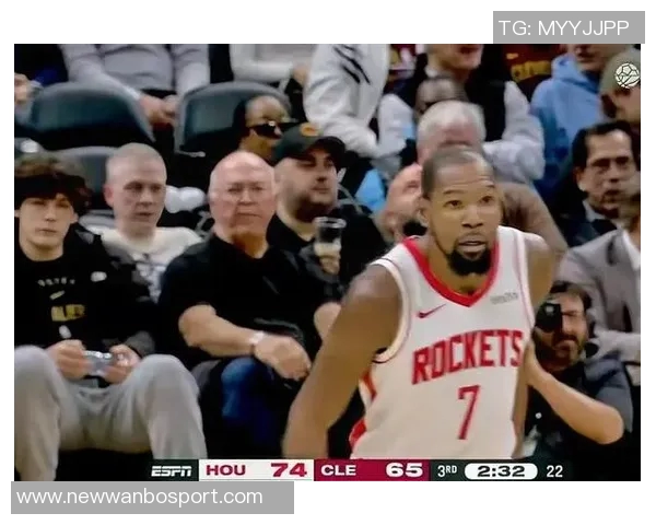 媒体人：火箭替补席确实没几个正常人了得亏末节有霍勒迪和申京